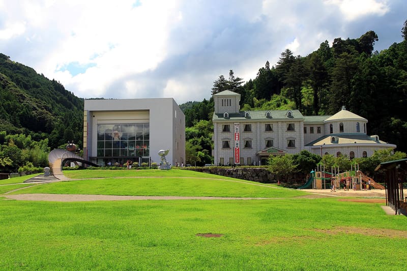 Yanase Takashi Memorial Museum — Anpanman Museum (香美市立やなせたかし記念館 アンパンマンミュージアム)