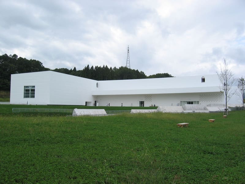 青森県立美術館