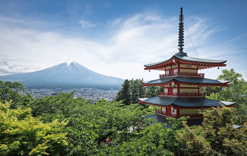 新倉山浅間公園・忠霊塔
