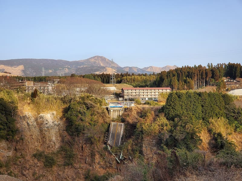 Collapsed Aso Bridge Viewpoint (数鹿流崩之碑展望所)