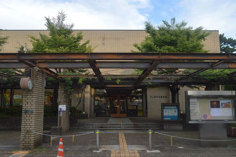 Chigasaki City Library (茅ヶ崎市立図書館)