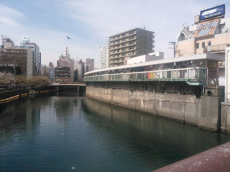 野毛都橋商店街大樓
