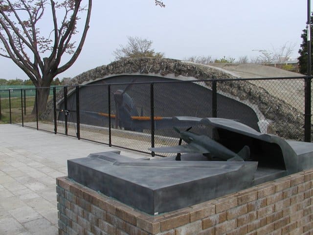 Ōsawa aircraft bunkers, Musashino no Mori Park (掩体壕 大沢1号・2号)