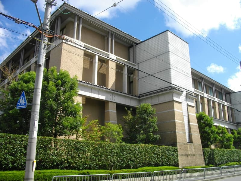 Liceo Rakunan (洛南高等学校)