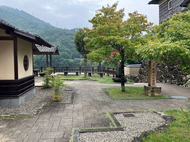 臥龍山荘