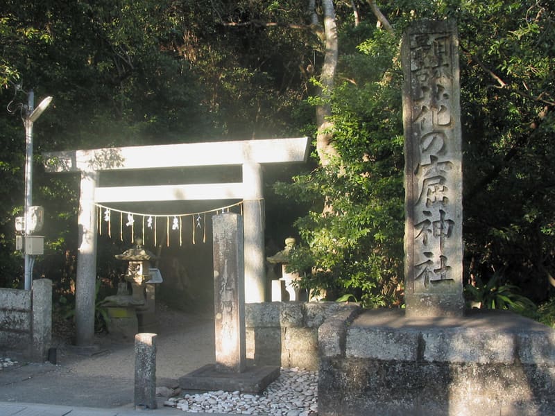 Hana no Iwaya Jinja (花窟神社)
