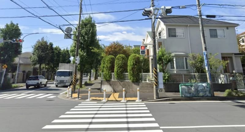 Utsukushigaoka Nishi 1-chōme Junction (美しが丘西一丁目交差点)