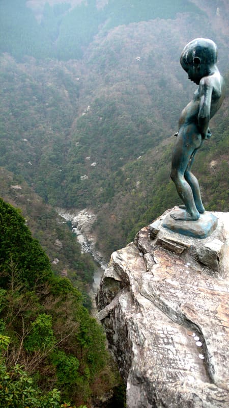 小便小僧，祖谷溪上的男孩（祖谷渓・小便小僧）