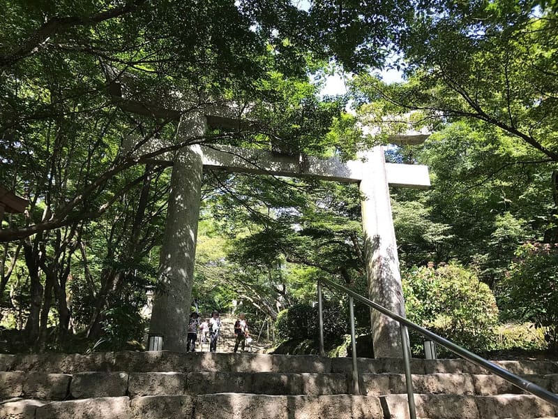 Kamado Shrine (Hōman-gū Kamado-jinja)