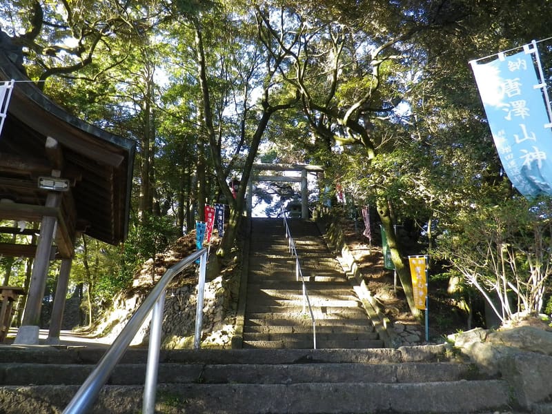 Karasawayama-jinja — the cat shrine (唐澤山神社)