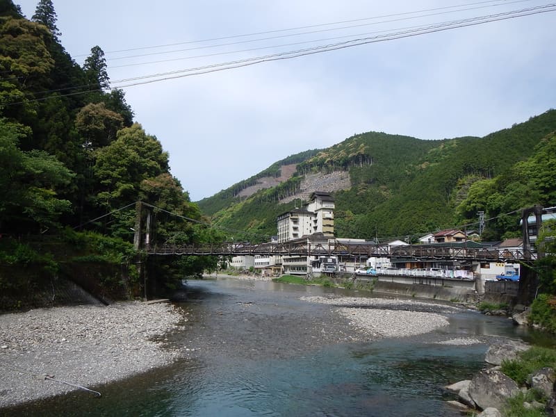 Kawayu Onsen, il bagno pubblico nel letto del fiume