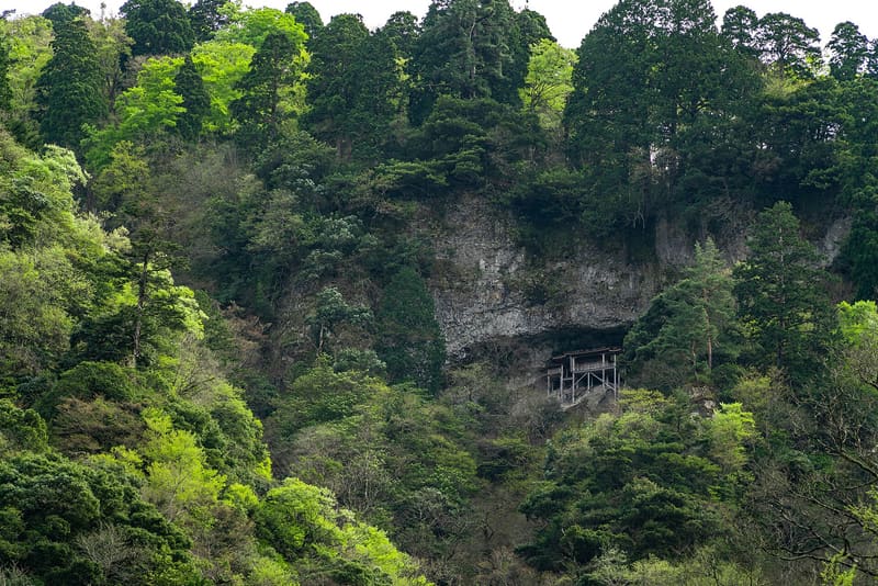 Mitokusan Sanbutsu-ji — Nageiredō (三徳山三佛寺・投入堂)