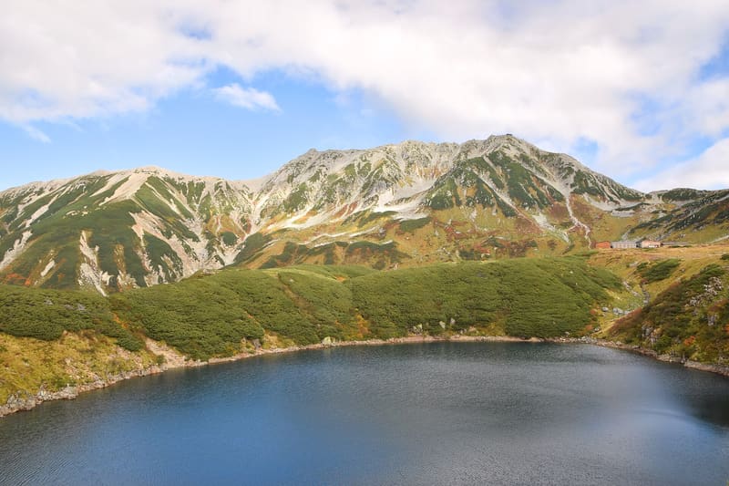Murodo and Lake Mikuriga-ike (室堂・みくりが池)
