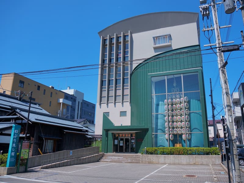 秋田市民俗藝能傳承館(Neburi Nagashi 館)