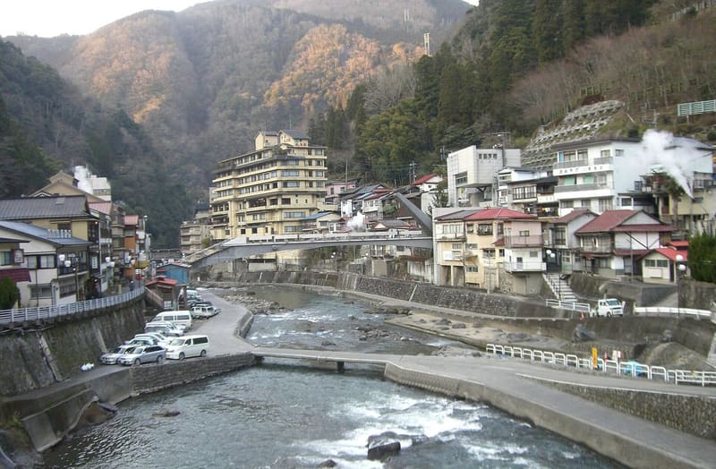 Tsuetate Onsen (杖立温泉)
