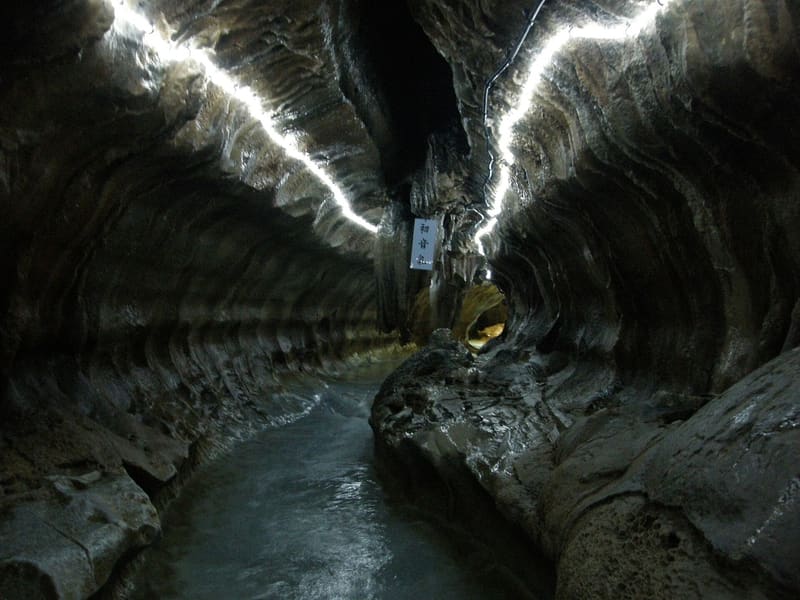 Senbutsu Cave (Kitakyushu)