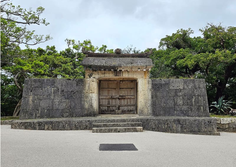 園比屋武御嶽石門