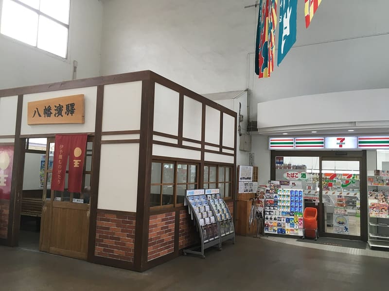 Yawatahama Station (八幡浜駅)