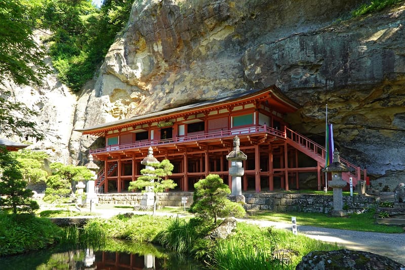Takkoku no Iwaya (達谷窟)