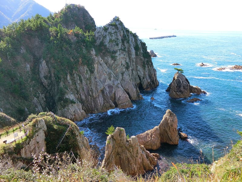 Uradome Coast (浦富海岸)