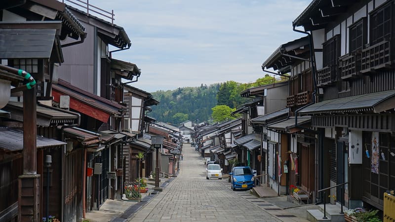 Ecchū-Yatsuo, via Suwa-machi Hondori (越中八尾 諏訪町本通り)